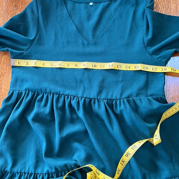 Hunter green long sleeve babydoll style dress. V-Neck. Elastic cuffs. Size Small - Picture 6 of 10